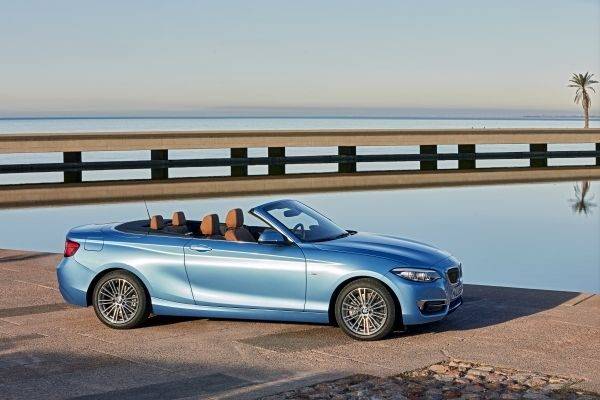 BMW　2シリーズをマイナーチェンジ　220i Cabriolet Luxury　フロントイメージ