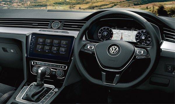 Passat Variant TSI Eleganceline Tech Edition（パサート ヴァリアント ティーエスアイ エレガンスライン テックエディション）　コックピット