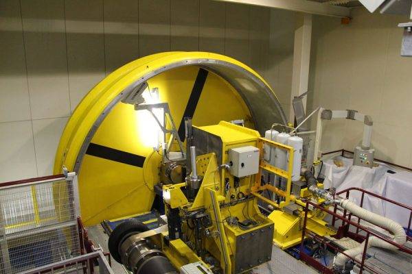 ミシュラン　研究開発センター公開　室内アイス試験機