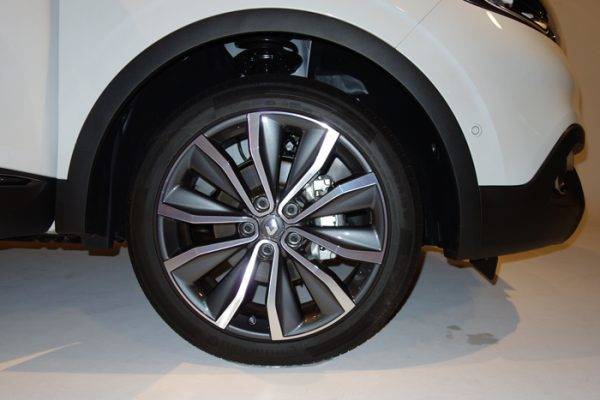 ルノー　カジャー　限定車カジャーBose　ホイール