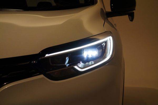 ルノー　カジャー　限定車カジャーBose　ヘッドライト