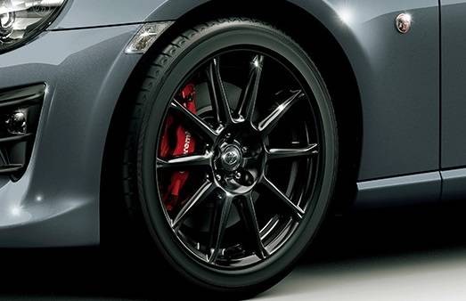 トヨタ　86　一部改良　ブレンボ社製ブレーキ　17インチホイール