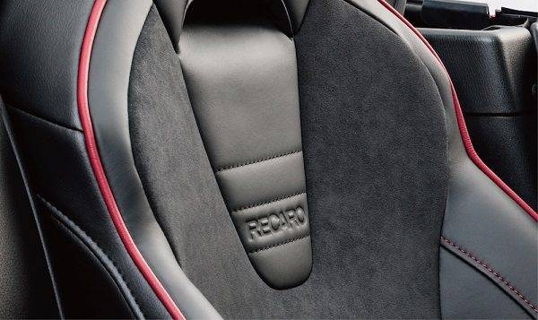 アバルト124 spider 1 Year Anniversary（ワンイヤー・アニバーサリー）　レカロ社製シート