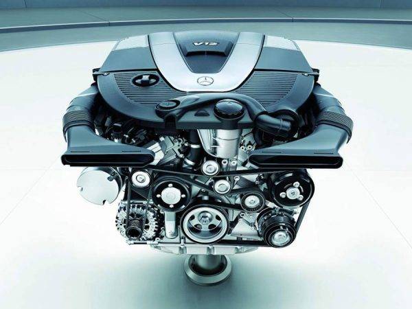 メルセデス・マイバッハS650 V12エンジン
