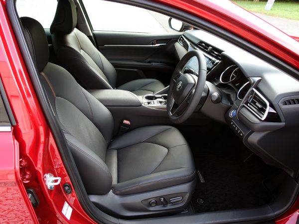 トヨタ 新型カムリ コックピット