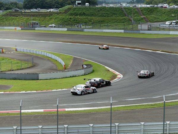 スーパー耐久 レース風景