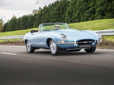 ジャガー Eタイプをベースに電動パワートレインを搭載した「E-TYPE ZERO」を発表