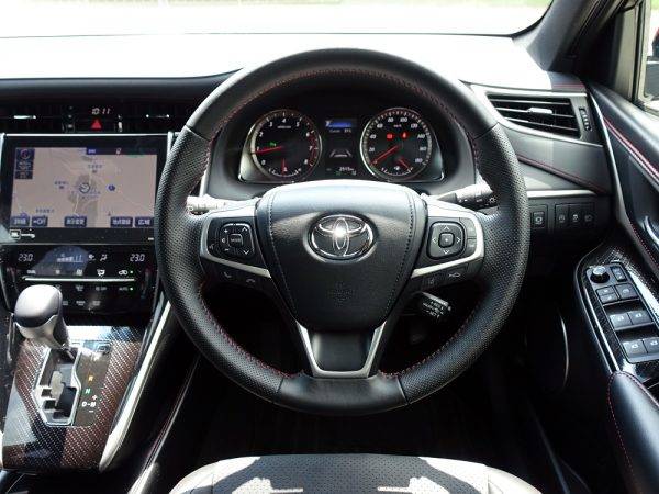 トヨタ　ハリアー　2.0L直噴ターボエンジン搭載モデル　ステアリング　メーター