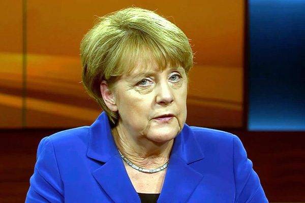 ドイツ政府　アンゲラ・メルケル首相
