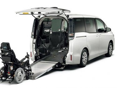 トヨタ、乗降性を高めた車いす仕様車“タイプⅢ”をヴォクシー、ノア、エスクァイアに設定