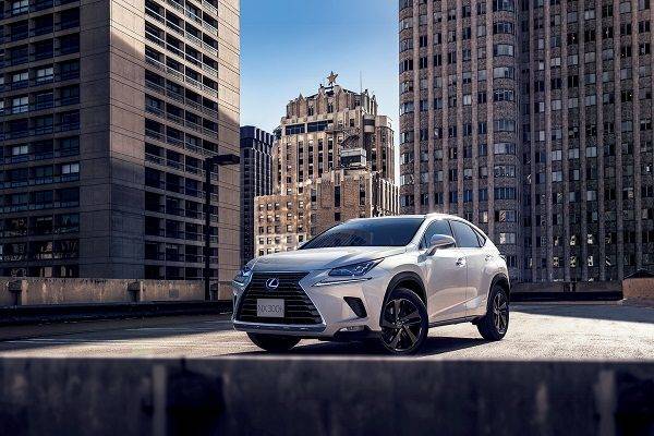 LEXUSは、NX300h／NX300をマイナーチェンジ　NX300hフロントイメージ