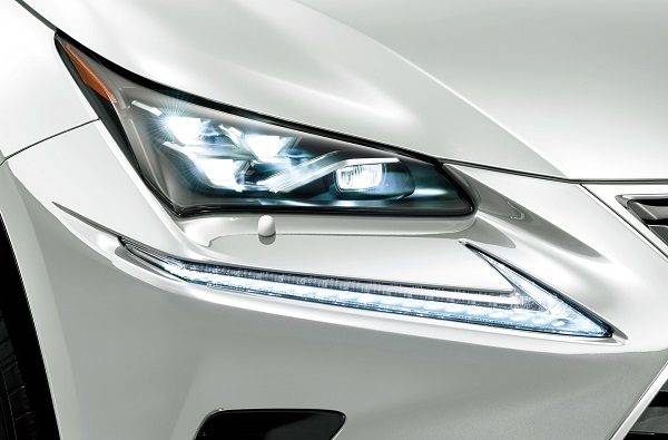 LEXUSは、NX300h／NX300をマイナーチェンジ　3眼フルLEDヘッドライト