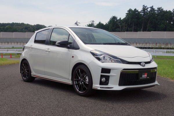 トヨタ　GRブランド　ヴィッツGR