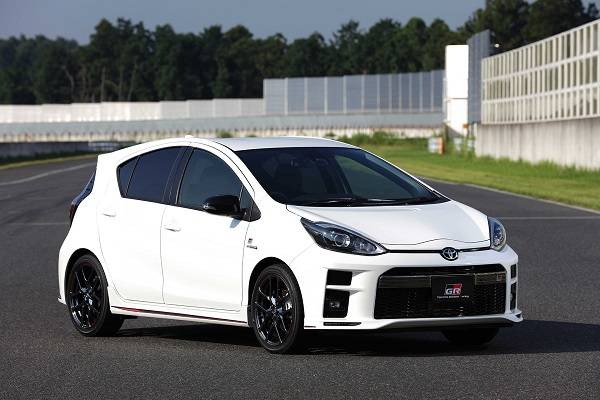 トヨタ　新スポーツブランド　GR　アクアGRスポーツ