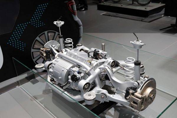 ZF　自動運転向け製品群を公開　mSTRASリヤアクスル　EV化