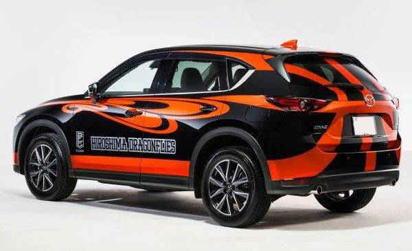 マツダCX-5「広島ドラゴンフライズ」プロモーションカー「HIGH-FIVE」リヤビュー