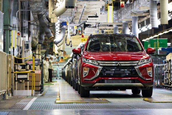 三菱　新型コンパクトSUV「エクリプス クロス」の欧州向け出荷を開始