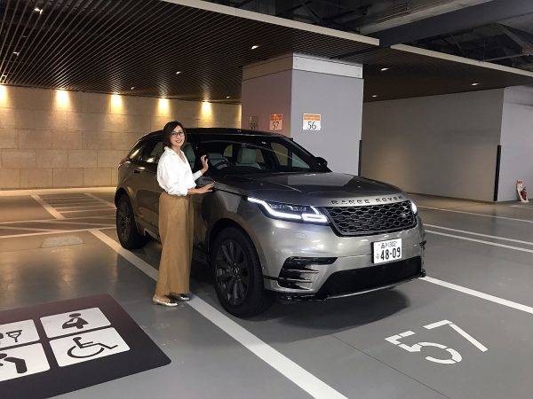 VOL.93 吉田由美のピンポイント＆チャームポイント　レンジローバー・ヴェラール　駐車場にて