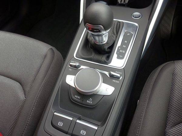 アウディQ2 1.0TFSI 7速DCT Sトロニック