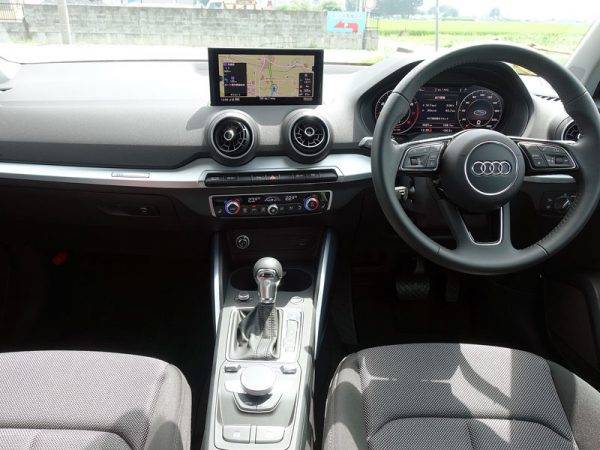 アウディQ2 1.0TFSI コックピット