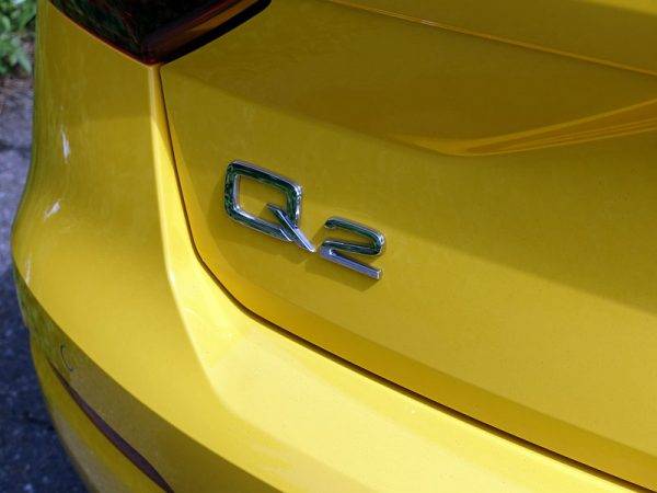アウディQ2 1.0TFSI エンブレム