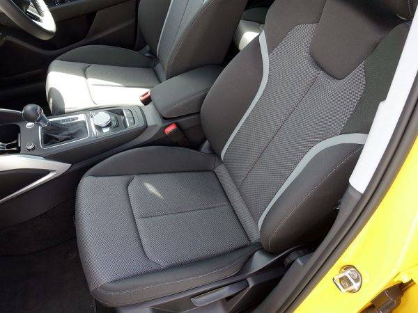 アウディQ2 1.0TFSI フロントシート