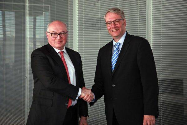 フランクフルトショー　ZF　フォルシアと戦略的提携　フォルシアCEOパトリック・コラー　ZF CEOゾンマー博士