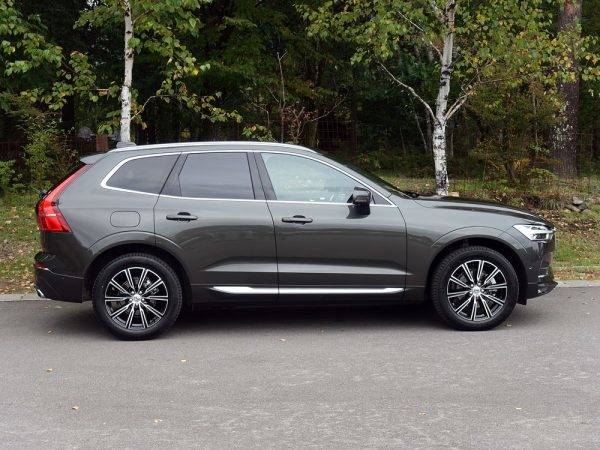 ボルボ　XC60　試乗記　サイドイメージ