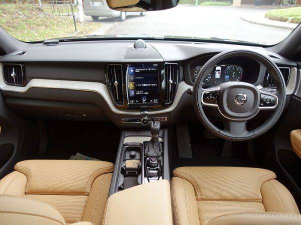 ボルボ　XC60　試乗記　コックピット