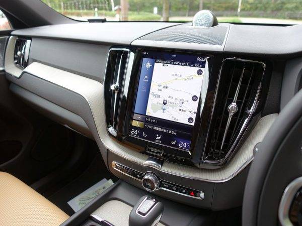 ボルボ　XC60　試乗記　タッチスクリーン
