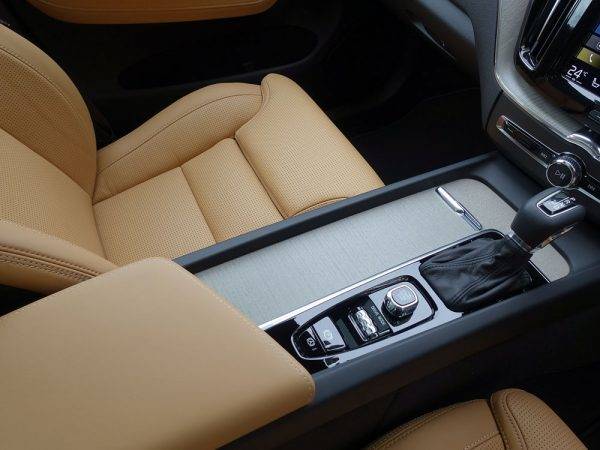 ボルボ　XC60　試乗記　センターコンソール