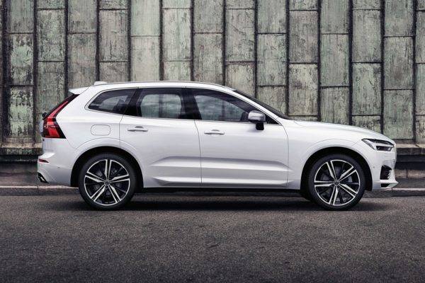 ボルボ　新型XC60を発売　サイドイメージ
