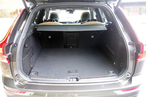ボルボ　新型XC60を発売　ラゲッジスペース