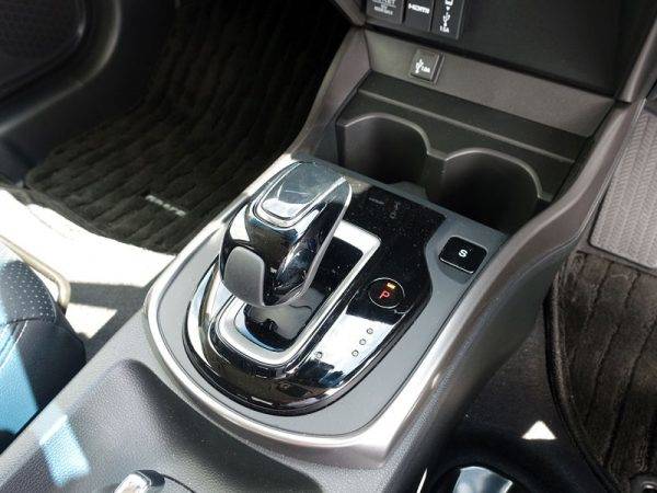 ホンダ　グレイスをマイナーチェンジ　センターコンソール　セレクターノブ