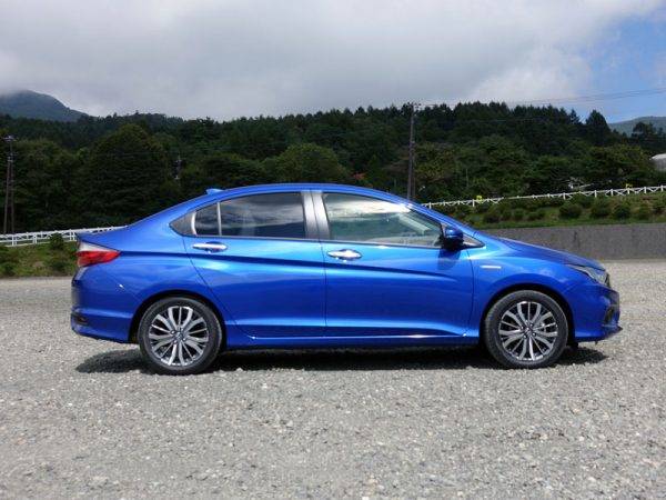 ホンダ　グレイスをマイナーチェンジ　サイドイメージ