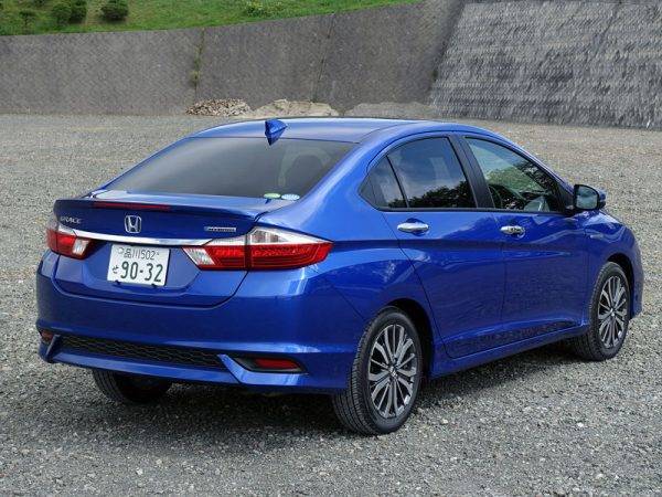 ホンダ　グレイスをマイナーチェンジ　リヤイメージ　リヤバンパー意匠変更