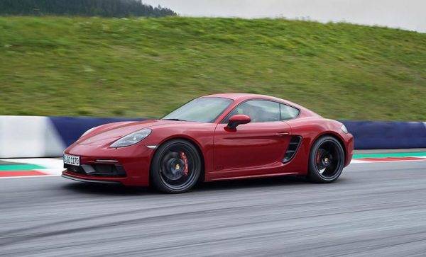 ポルシェ　ケイマンGTS　走行イメージ