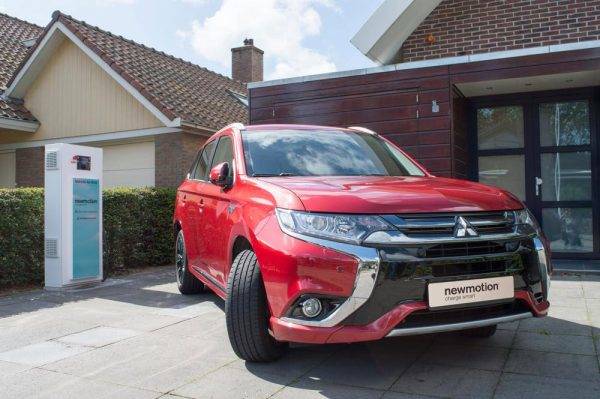 三菱　アウトランダーPHEV　電力系統安定化サービスの実証実験を開始