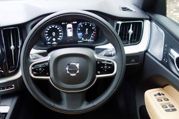自動車のステアリングホイール　ボルボ