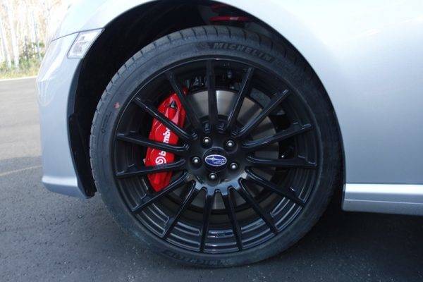 スバル　BRZ　STIスポーツ　18インチホイール　ブレンボ製キャリパー