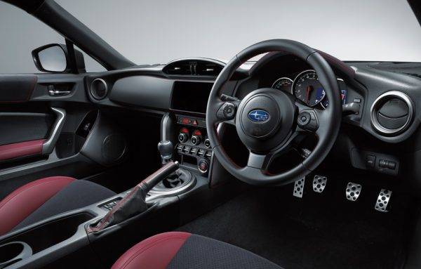 スバル　BRZ　STIスポーツ　コックピット