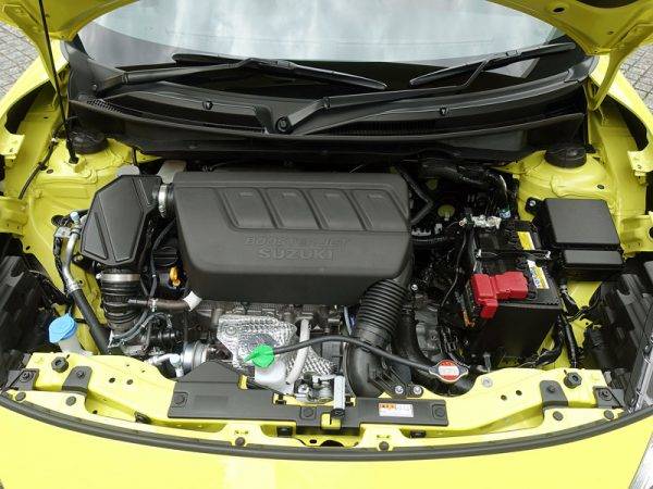 スズキ　スイフトスポーツ　試乗　エンジンルーム　1.4Lブースタージェットエンジン