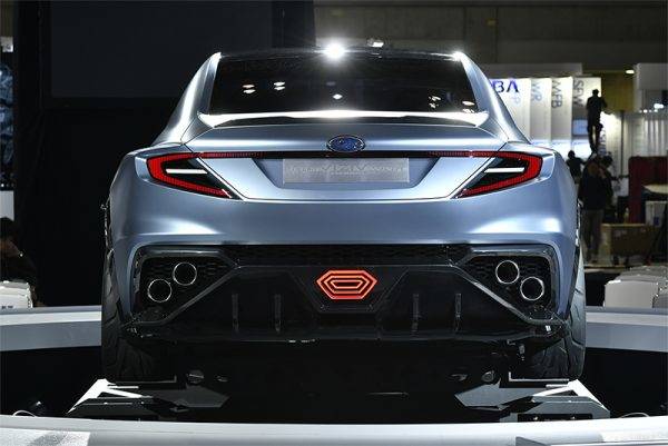 スバル　VIZIV パフォーマンスコンセプト　真後ろ　リヤフェイス