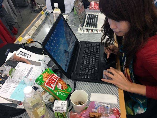 DJ藤本えみりの「有頂天レポート ☆ワクワクさせて？」　DJ藤本えみりの「有頂天レポート ☆ワクワクさせて？」　富士6時間レース　プレスルーム風景