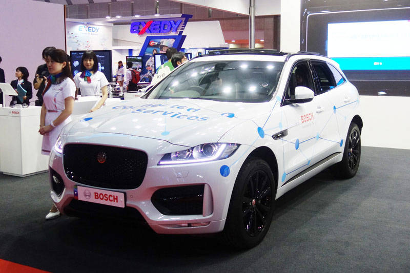 東京モーターショー2017　ボッシュ　ジャガーF-PACE　コネクテッド・デモカー