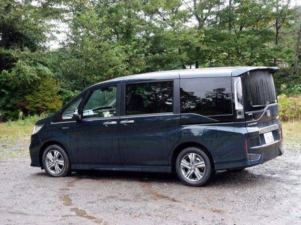ホンダ　ステップワゴン試乗　リヤイメージ