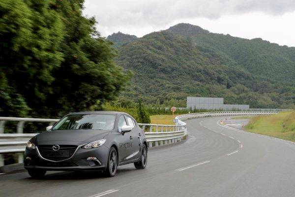 マツダ　次世代技術試験車　試乗　走行イメージ