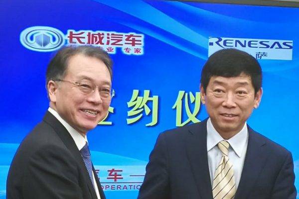 呉代表取締役社長兼CEO（左）と長城汽車の魏董事長（右）
