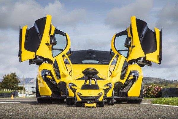 マクラーレンP1　電動ライドオンモデル　足けりカー　樹脂製モデルカー