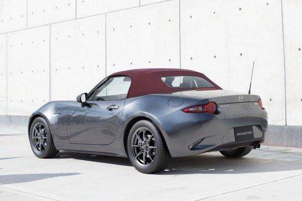マツダ ロードスター 特別仕様車「RED TOP」
